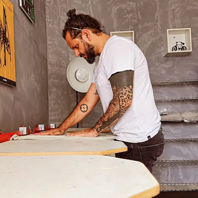 Will, artista plástico responsável pela produção das estampas Vodibike